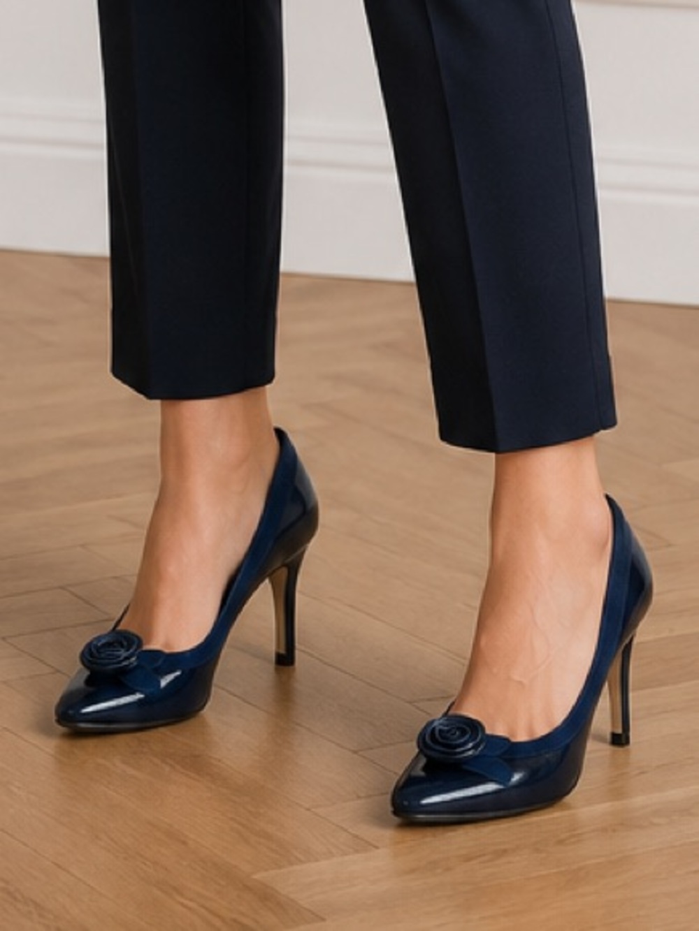 Guban Navy Blue Suede Patent Leather Pumps Made in EU 37.5 US 7 Vintage Elegant